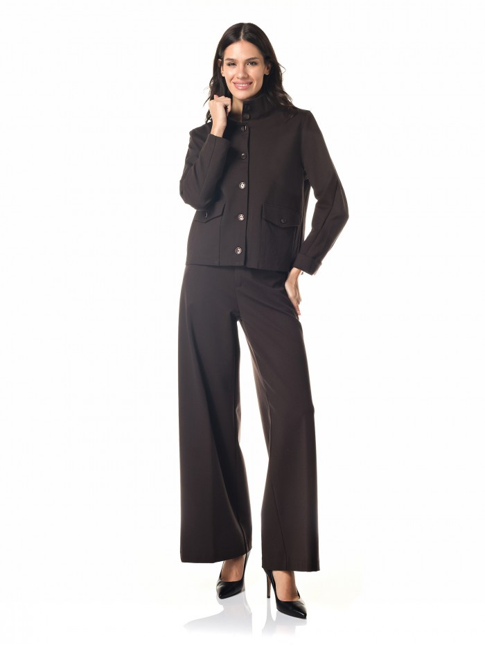 Jacket with buttons closure 