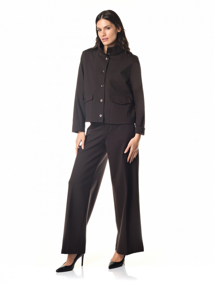 Jacket with buttons closure 