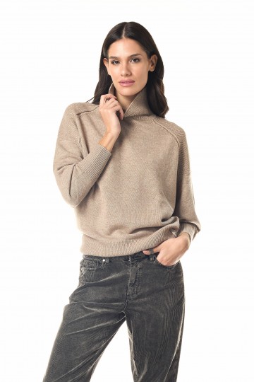 Relaxed fit knitwear