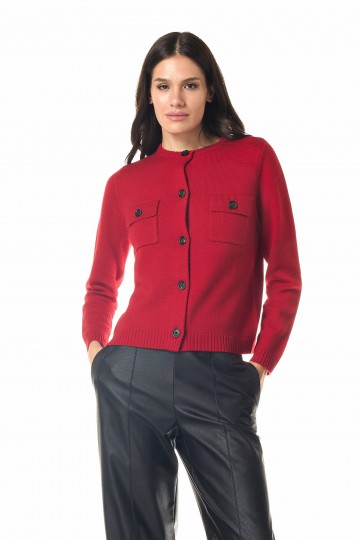 Knitwear button closure 