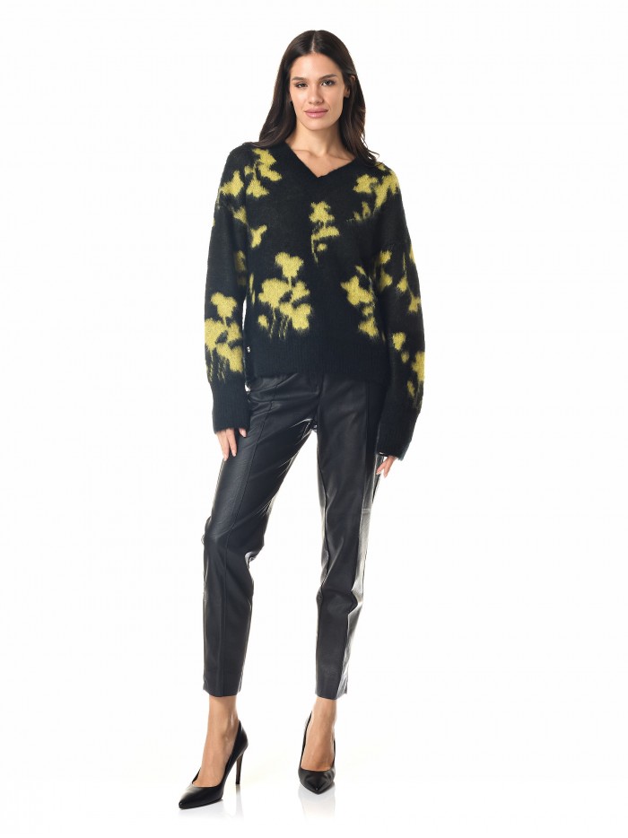 Relaxed fit knitwear 