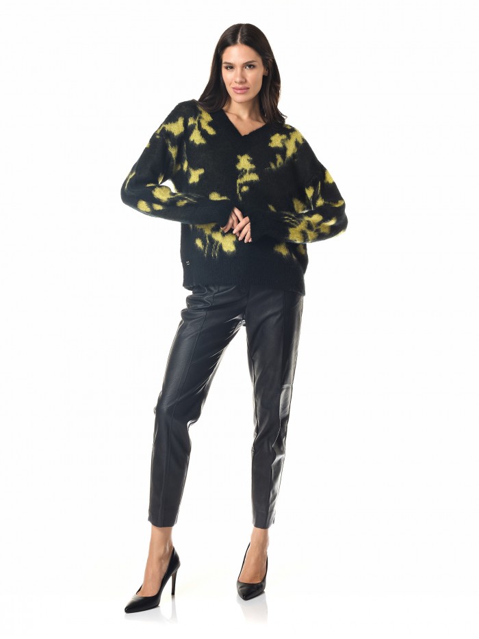 Relaxed fit knitwear 