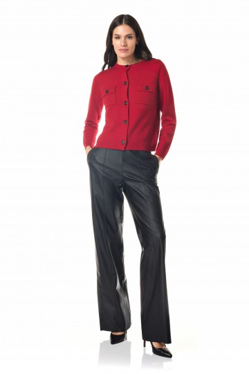 Knitwear button closure 