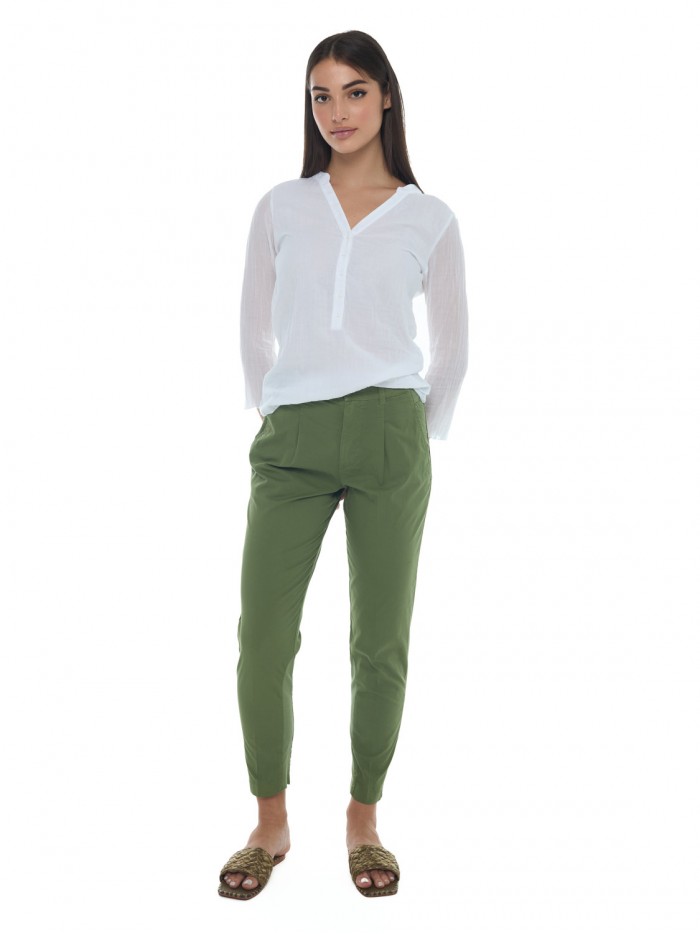 Slim silhouette pants