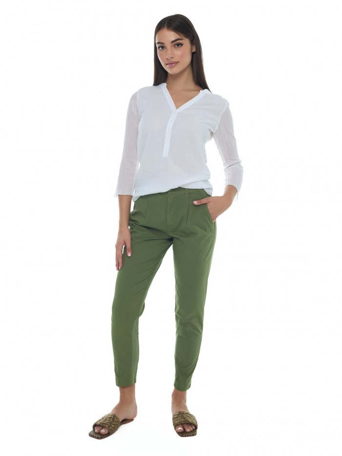 Slim silhouette pants