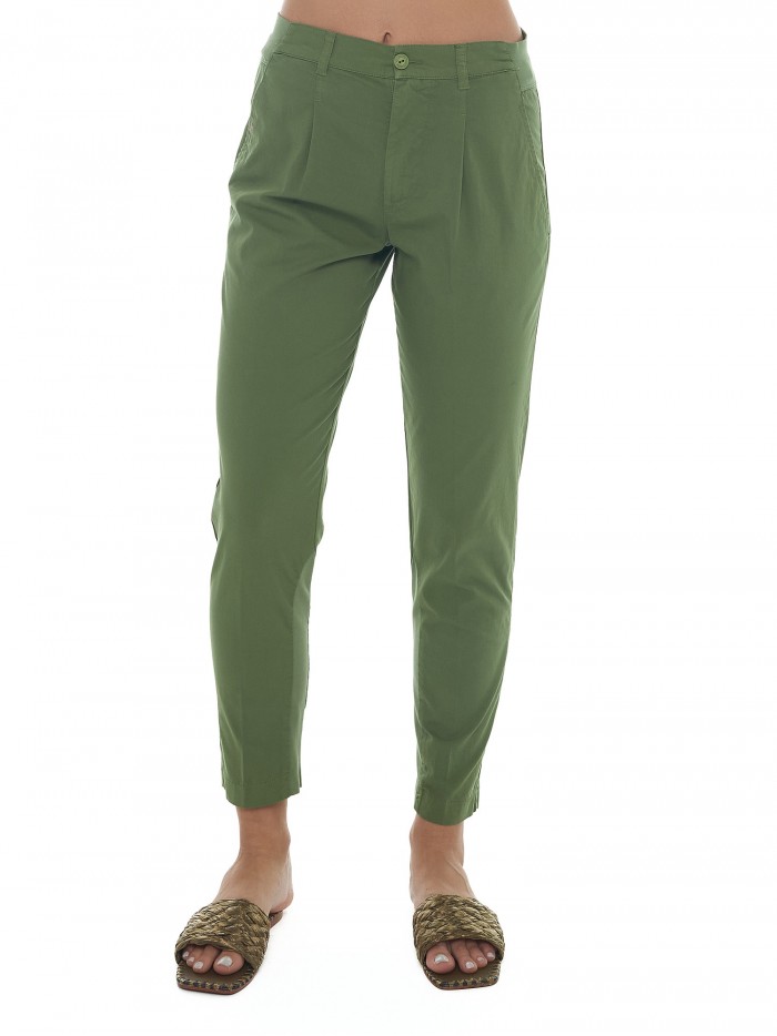 Slim silhouette pants